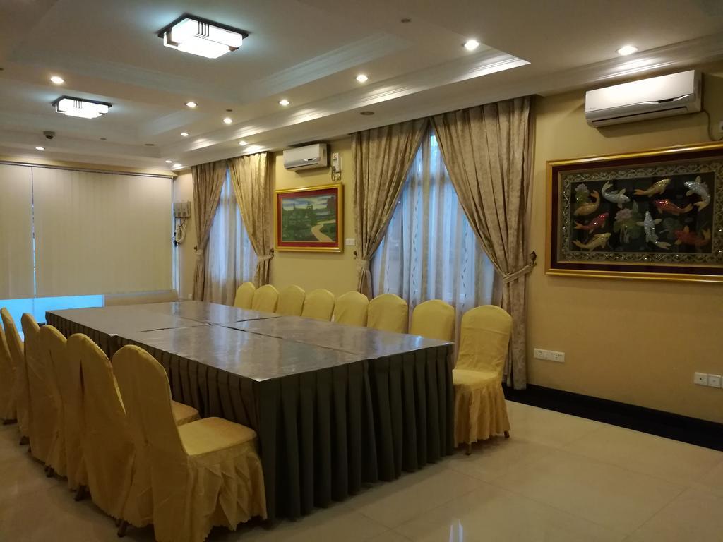 Golden Hill Hotel - Lashio Exteriér fotografie